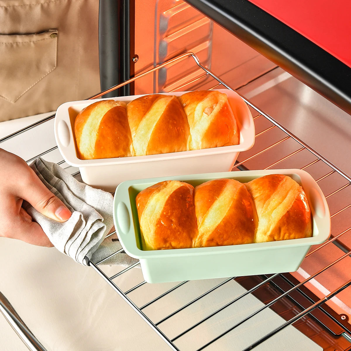 Non-stick rectangular silicone baking mold for cakes and toast